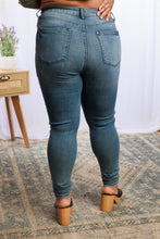 Load image into Gallery viewer, Vintage Wash Judy Blue Tummy Control Jeans
